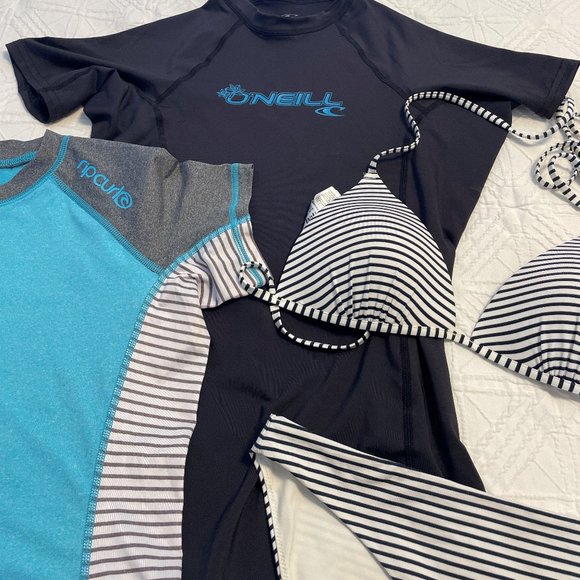 Selection of swim apparel - Picture 2 of 5